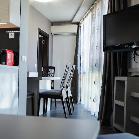 Aparthotel Dias *